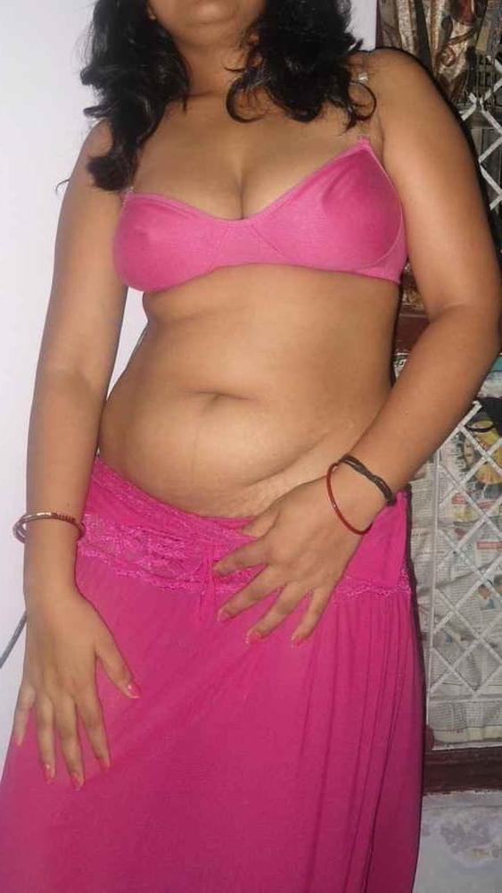 25P Desi NRI Bhabhi juicy pussy &amp; Indian Aunty panty boob shows