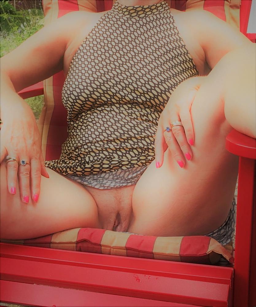 24P public showing my open wet pussy Amberx