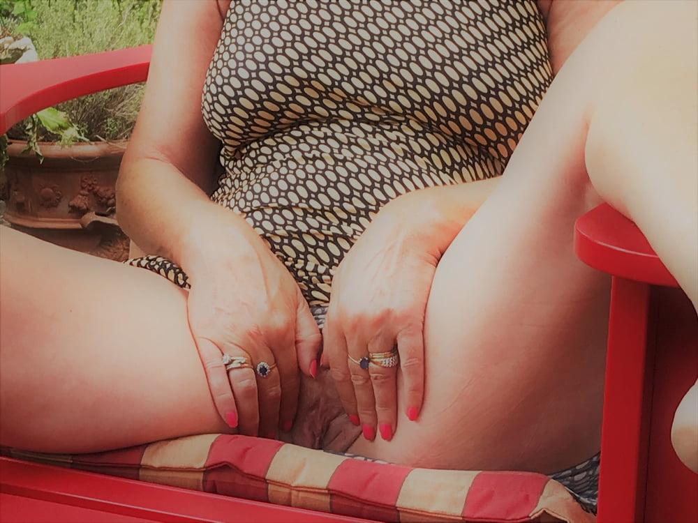 24P public showing my open wet pussy Amberx