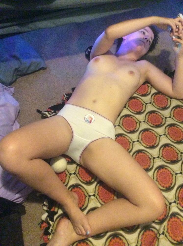 25P Diaper girl
