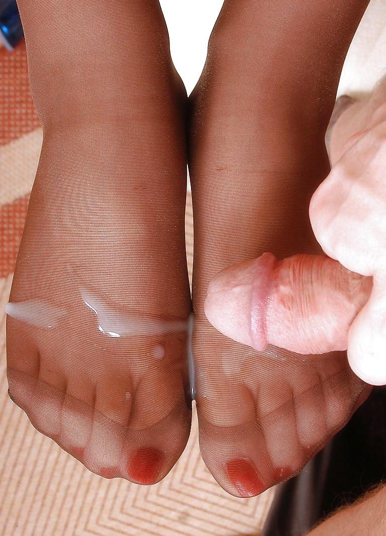 25P Nylon footjob