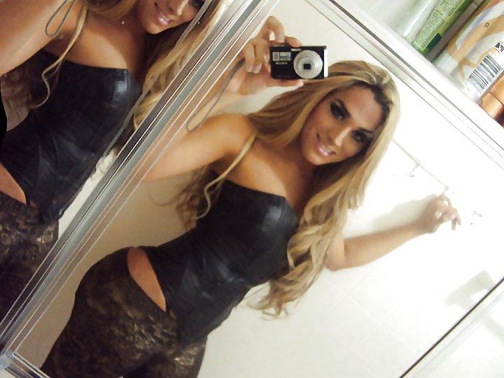 25P Shemale Self Shot1