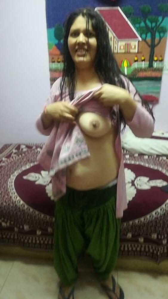 25P Desi Mature Aunty