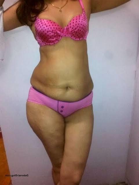 25P Desi NRI Bhabhi Hairy pussy ass panty