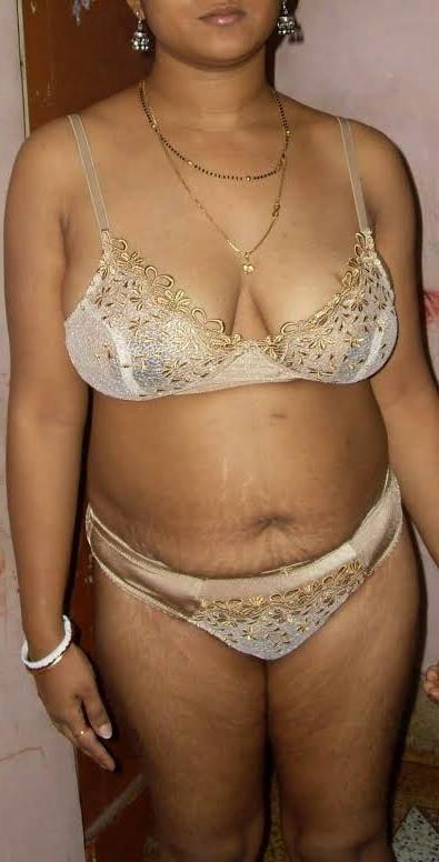 25P Desi NRI Bhabhi Hairy pussy ass panty