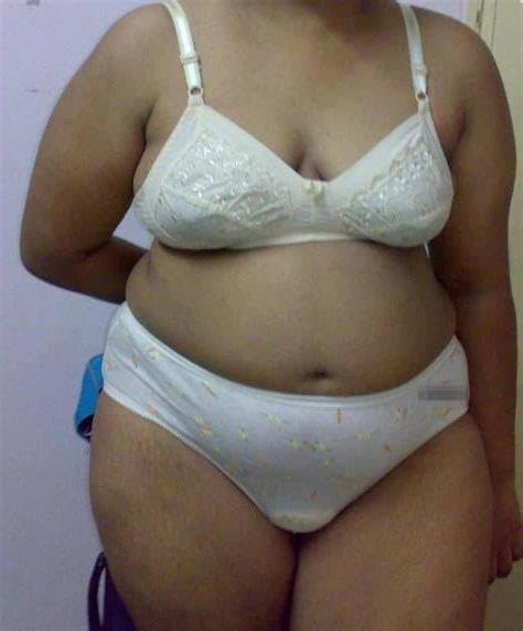 25P Desi NRI Bhabhi Hairy pussy ass panty