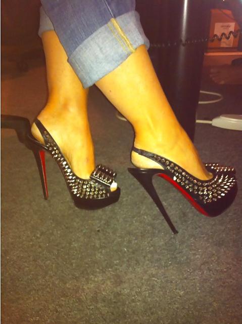 25P Jillian Barberie Foot Pics