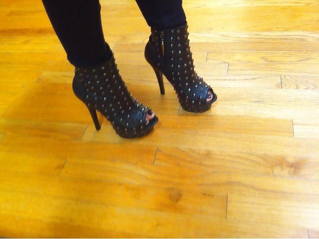 25P Jillian Barberie Foot Pics