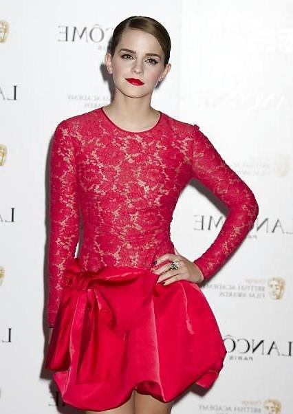 9P Emma Watson durchsichtiger Nipslip