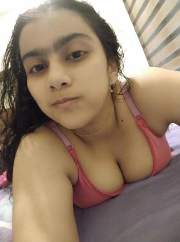 25P Desi Girl Showing Herself