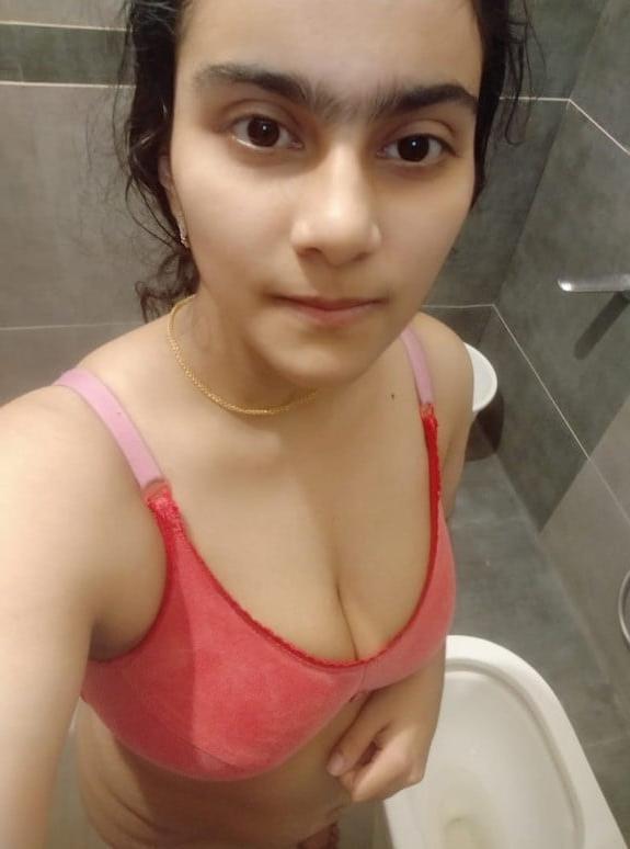 25P Desi Girl Showing Herself