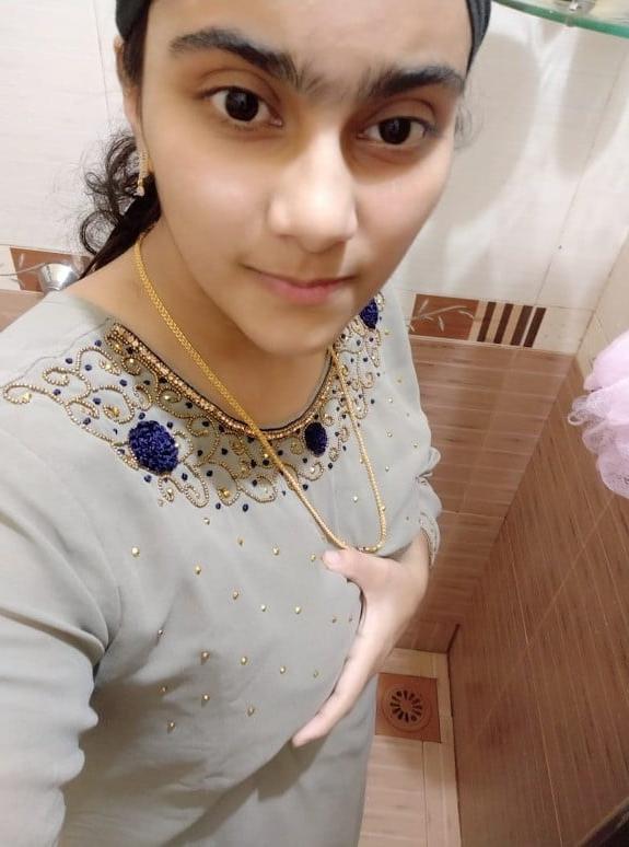 25P Desi Girl Showing Herself