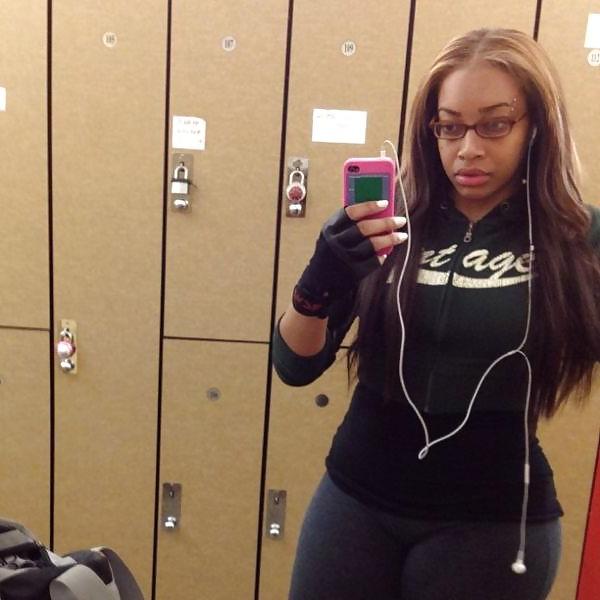 24P NICE AZZ ON HER