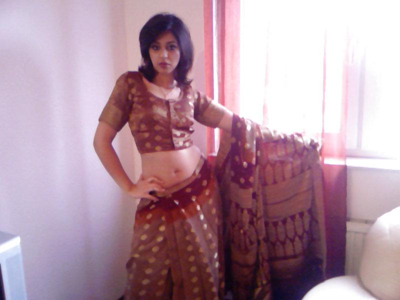 25P DESI INDIAN PAKI BENGALI SIKH GIRLS IN HOTELS