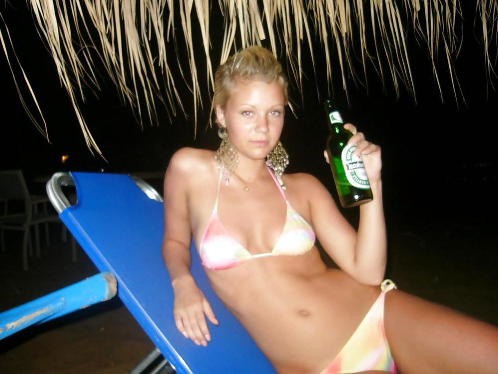25P Two Girls On Fun Vacation-Trip