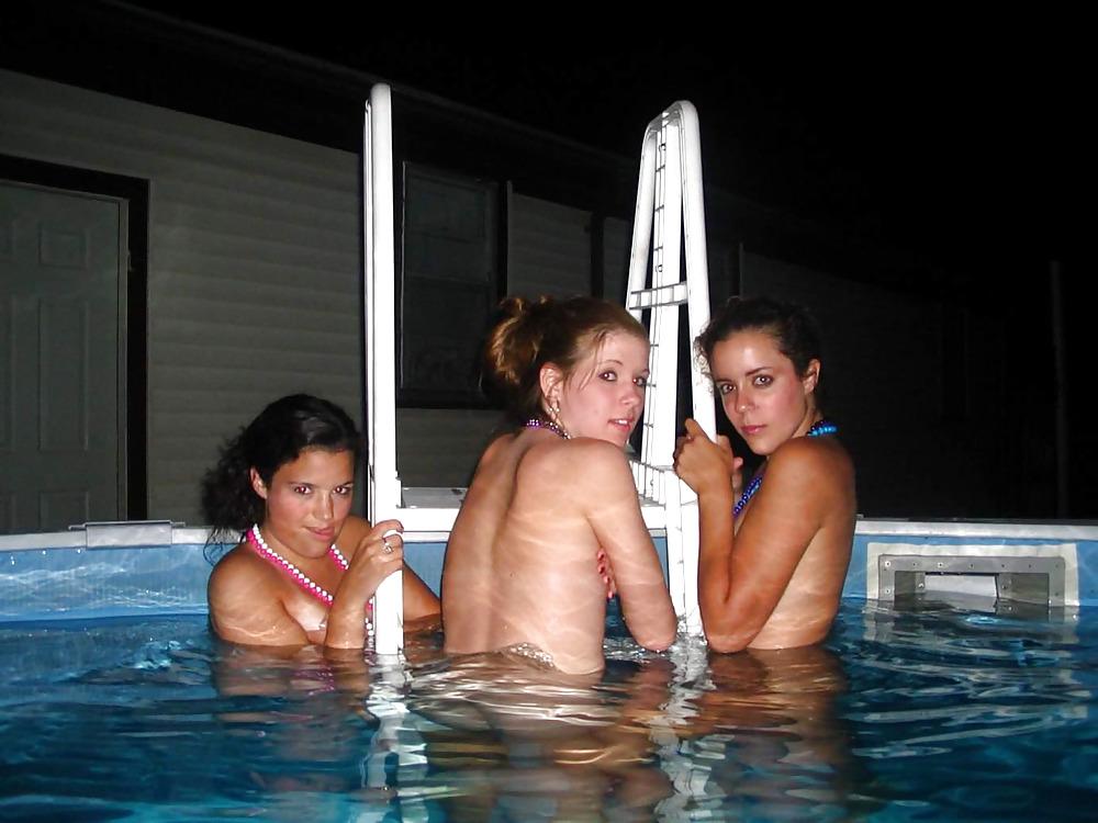 14P Pool party