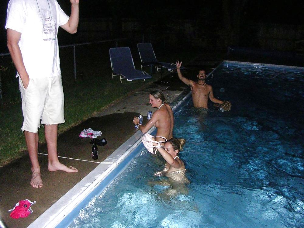 14P Pool party