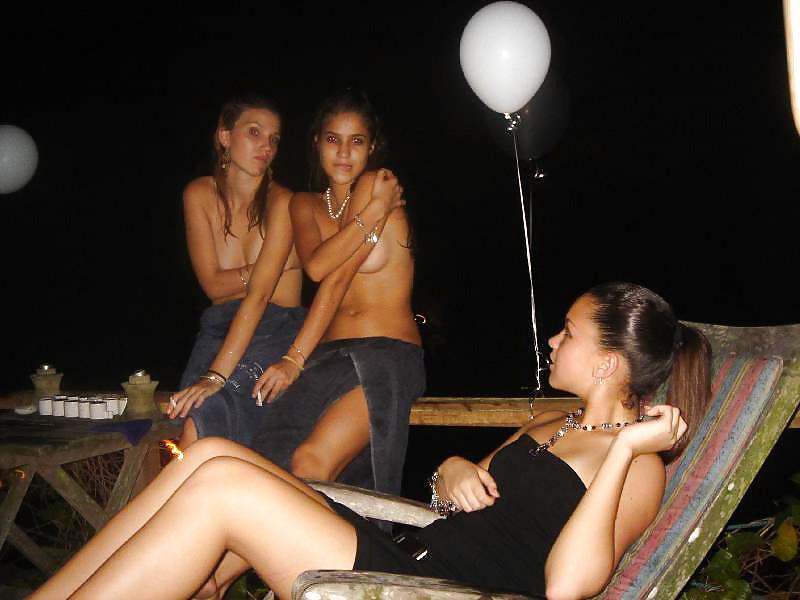 14P Pool party