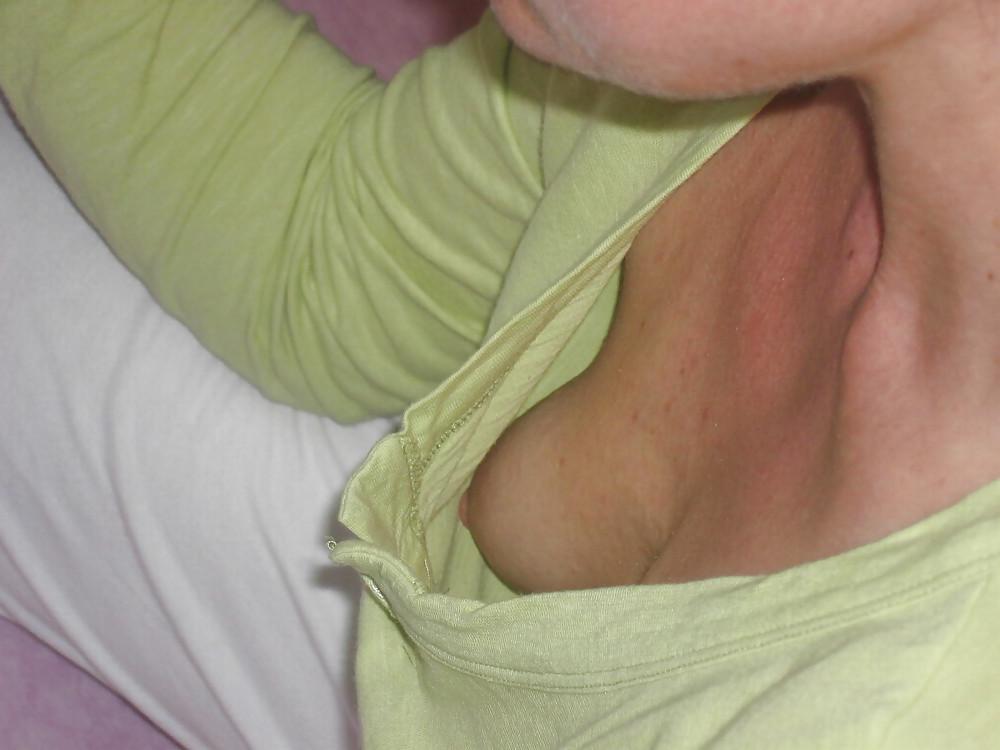 25P DOWNBLOUSE...OOPS MY NIPPLES V