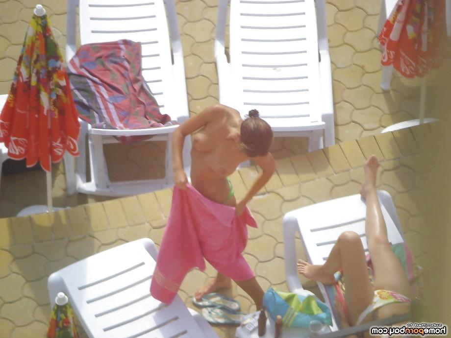 23P Nudist beach babes