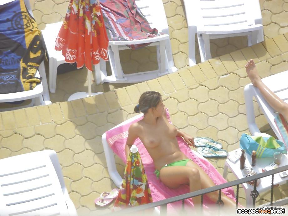 23P Nudist beach babes