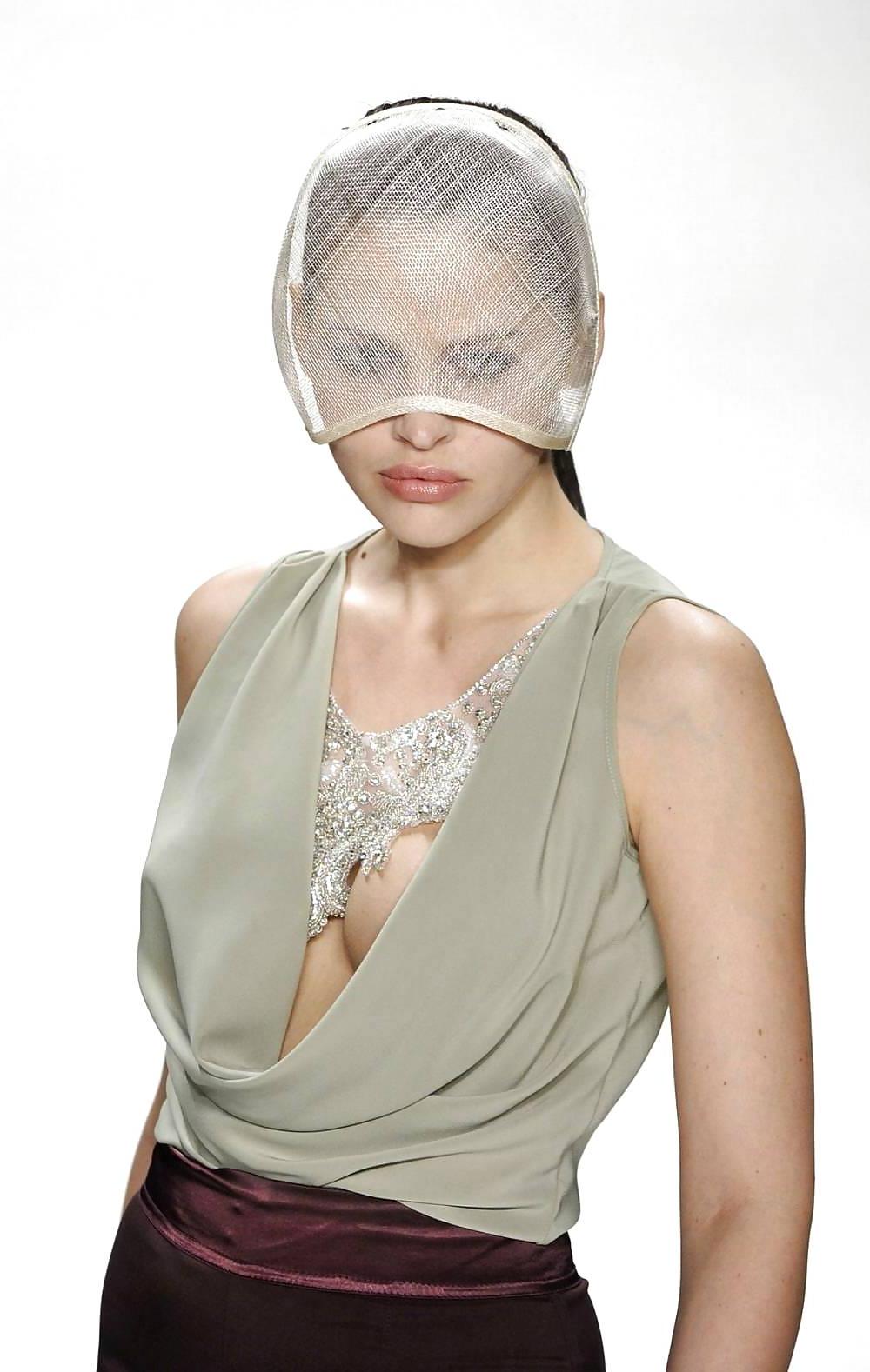 9P Hana Nitsche OOPS on Runway