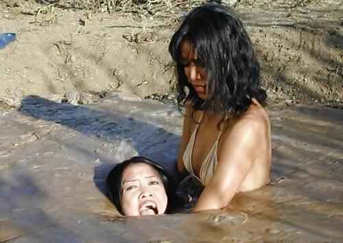 25P Mud girls 2