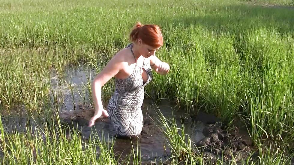 25P Mud girls 2