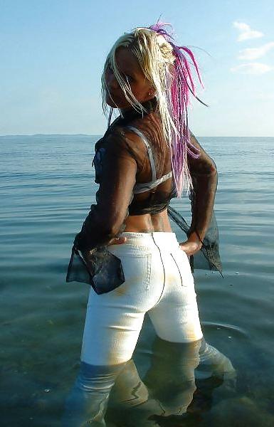 25P Mud girls 2