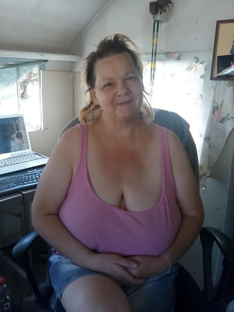 18P Matures ladies (downblouse mix)