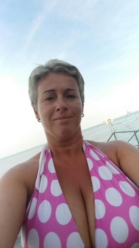 25P Gorgeous and Busty Mature Ladies 35