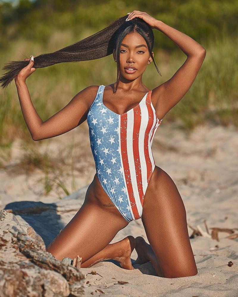 25P MERICA FLAG flexible bikini tits patriotic ass legs heels