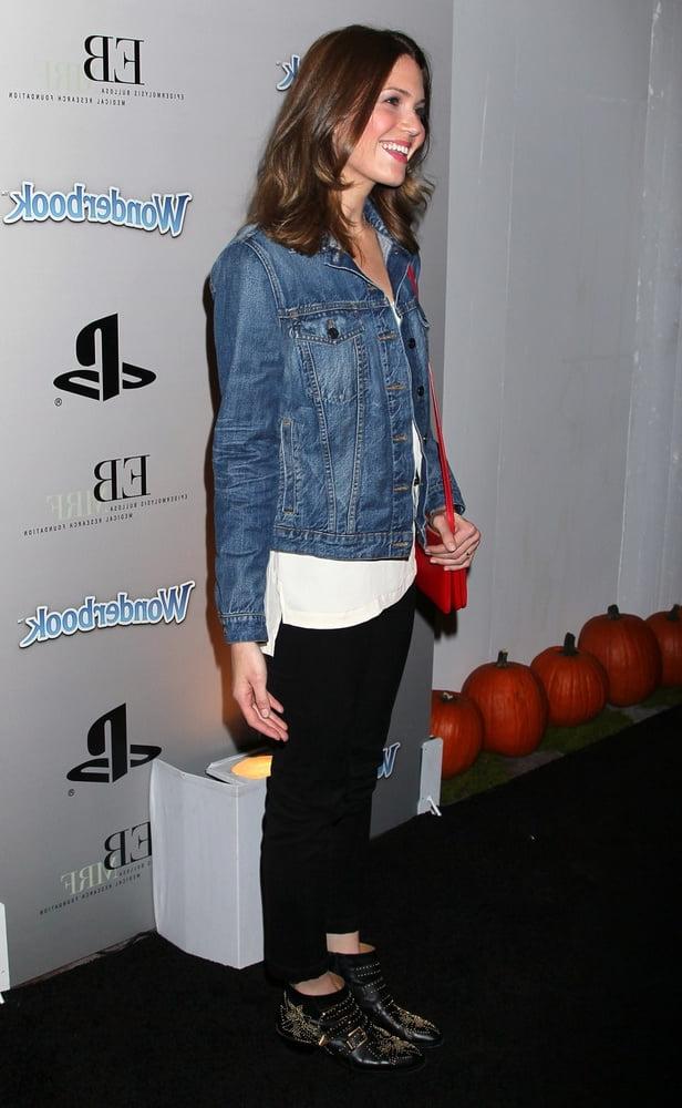 13P Mandy Moore - EBMRF &amp; Playstation Halloween (27 Oct 2012)
