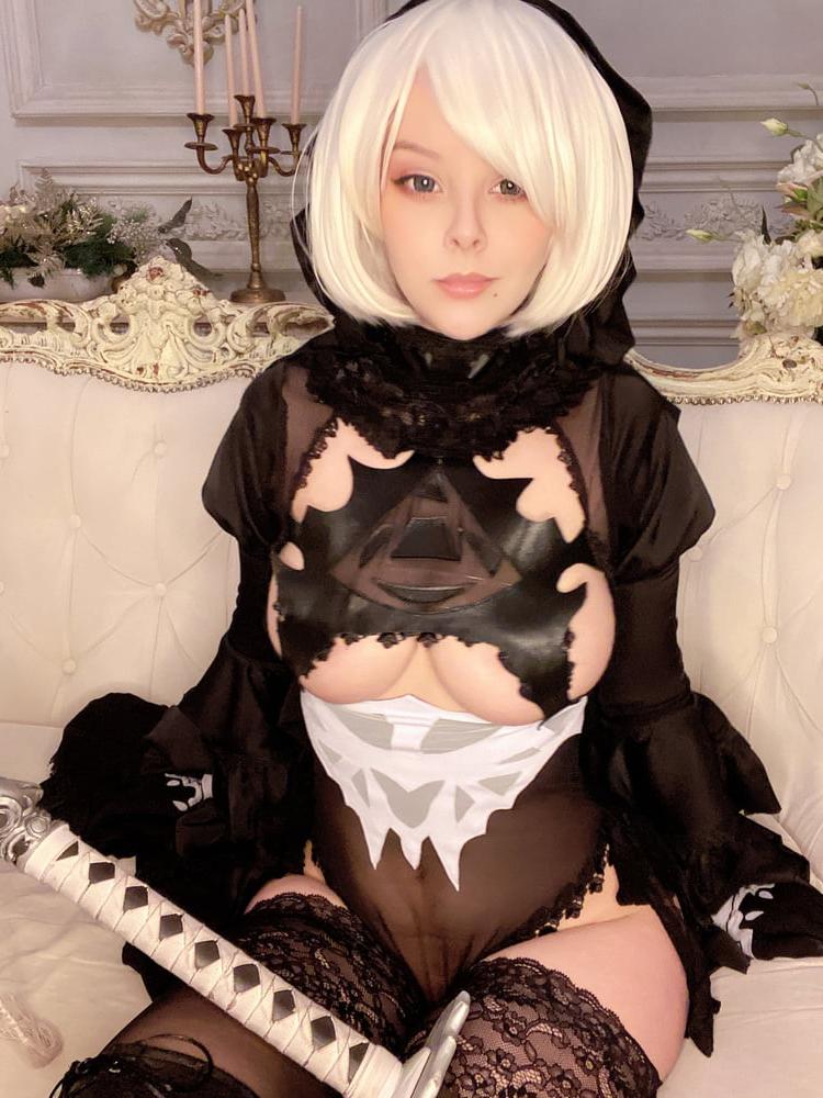 25P DHM - 2B Halloween Selfies