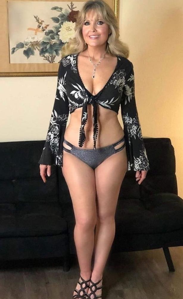 25P Gorgeous and Busty Mature Ladies 34
