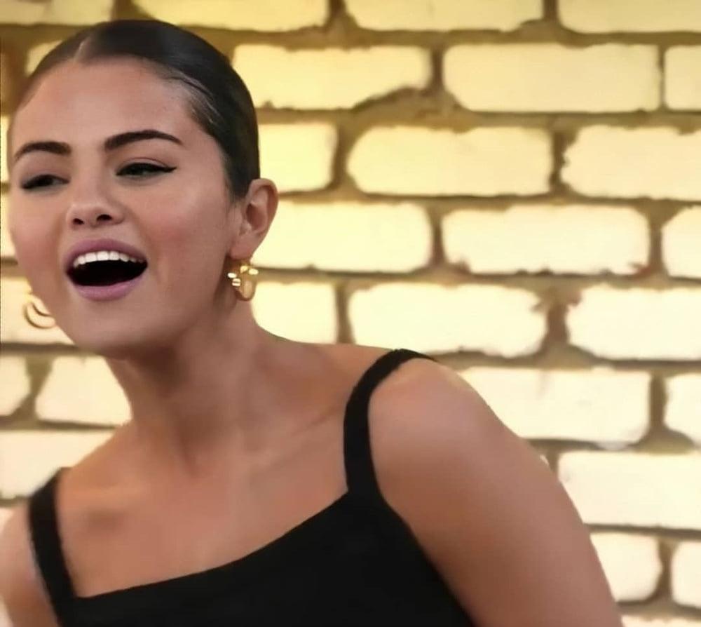 7P SELENA GOMEZ ... LOOK AT THIS HOT BEAUTY !!!