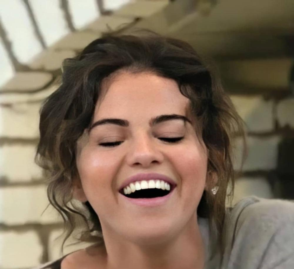 7P SELENA GOMEZ ... LOOK AT THIS HOT BEAUTY !!!