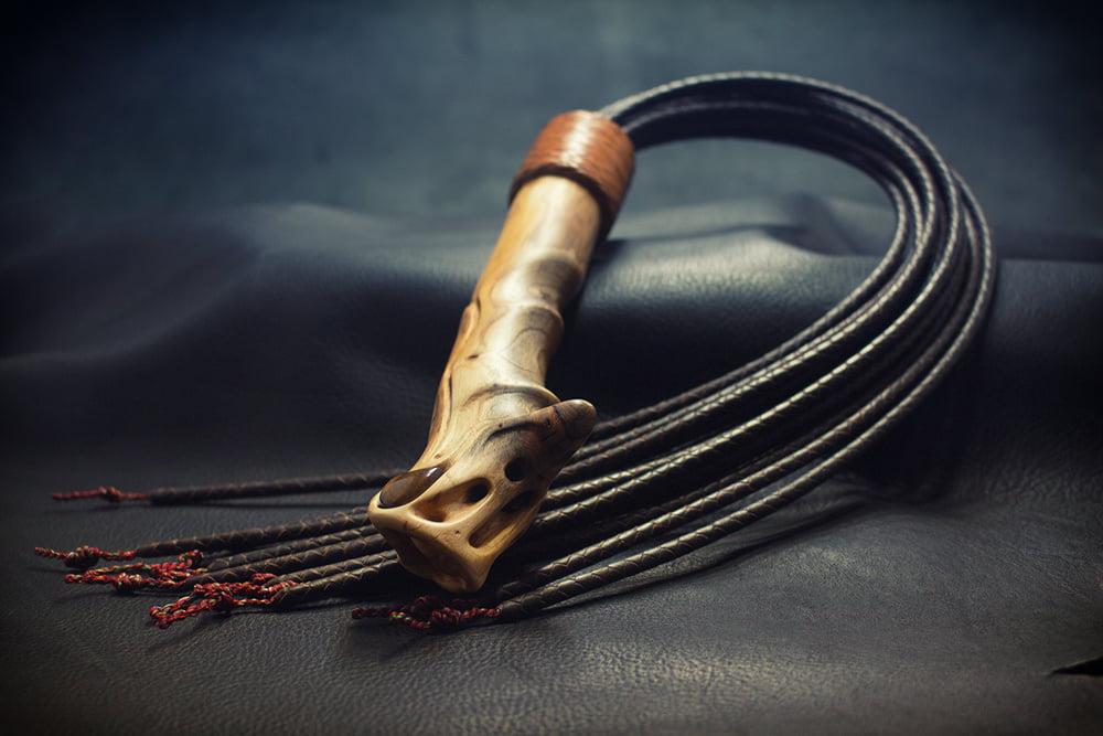 23P Tiger eye flogger