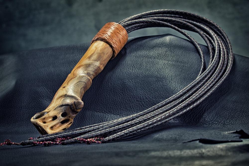 23P Tiger eye flogger