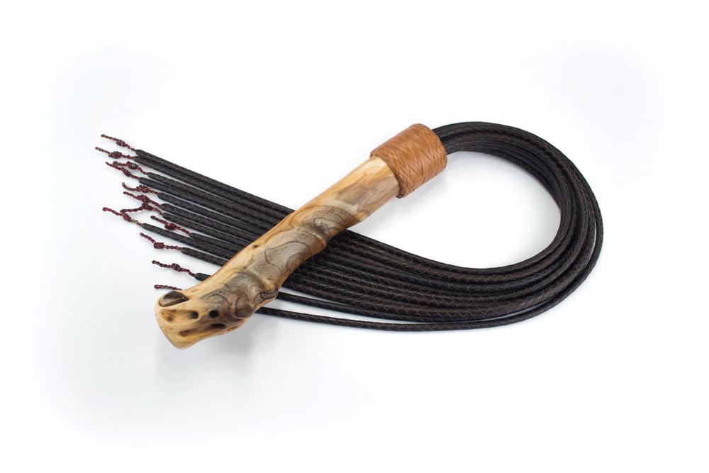 23P Tiger eye flogger