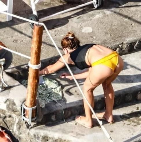 10P Emma Watson News Pictures Bikini Downblouse Ass