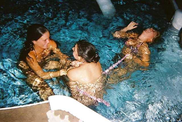 25P Misc Amateurs college girls Pantsed