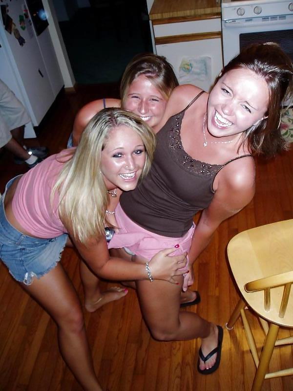 25P Misc Amateurs college girls Pantsed