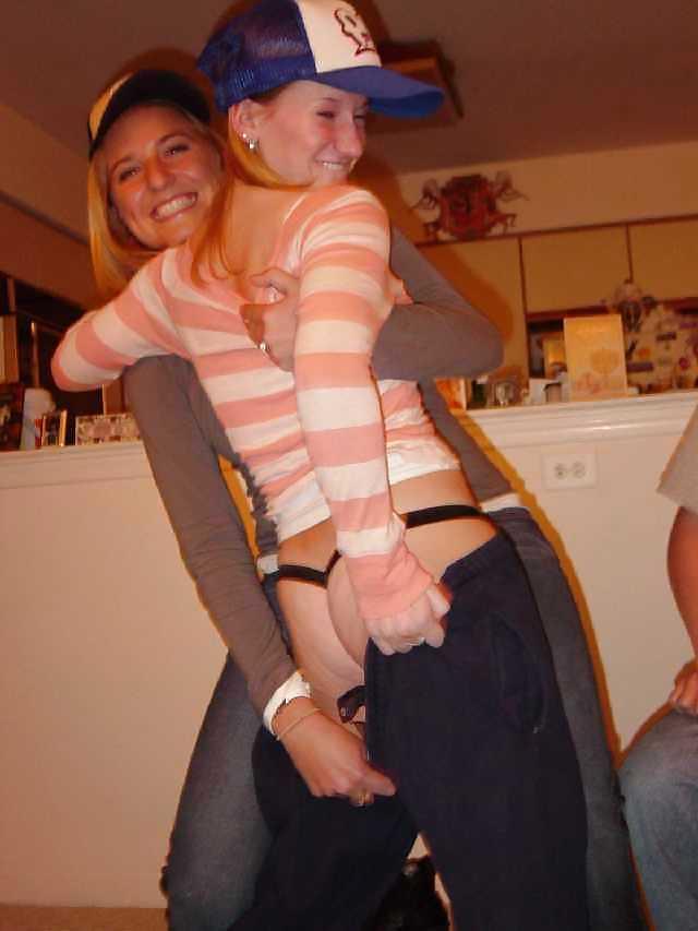 25P Misc Amateurs college girls Pantsed
