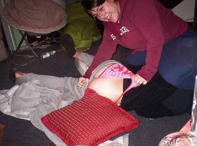 25P Misc Amateurs college girls Pantsed