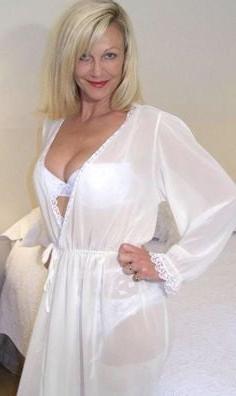 25P mature beauty
