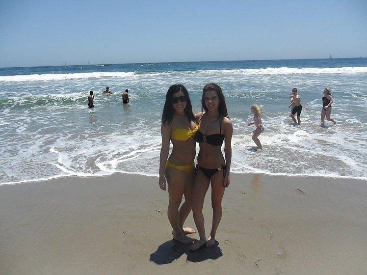 4P 2 sexy chicks at beach!!!