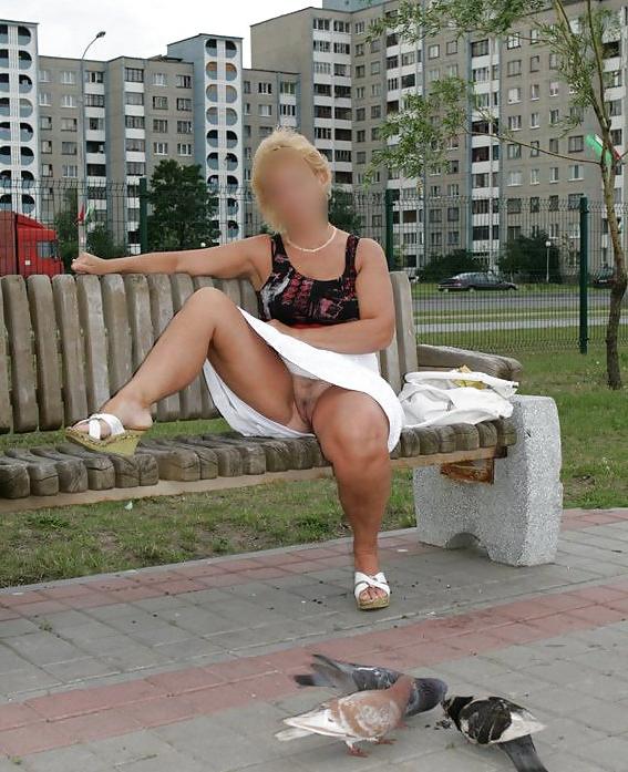 25P MILF Upskirt - 3