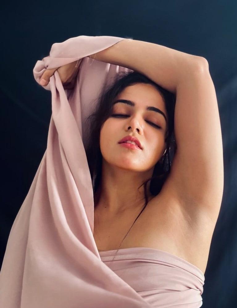 25P Delicious Desi Armpits