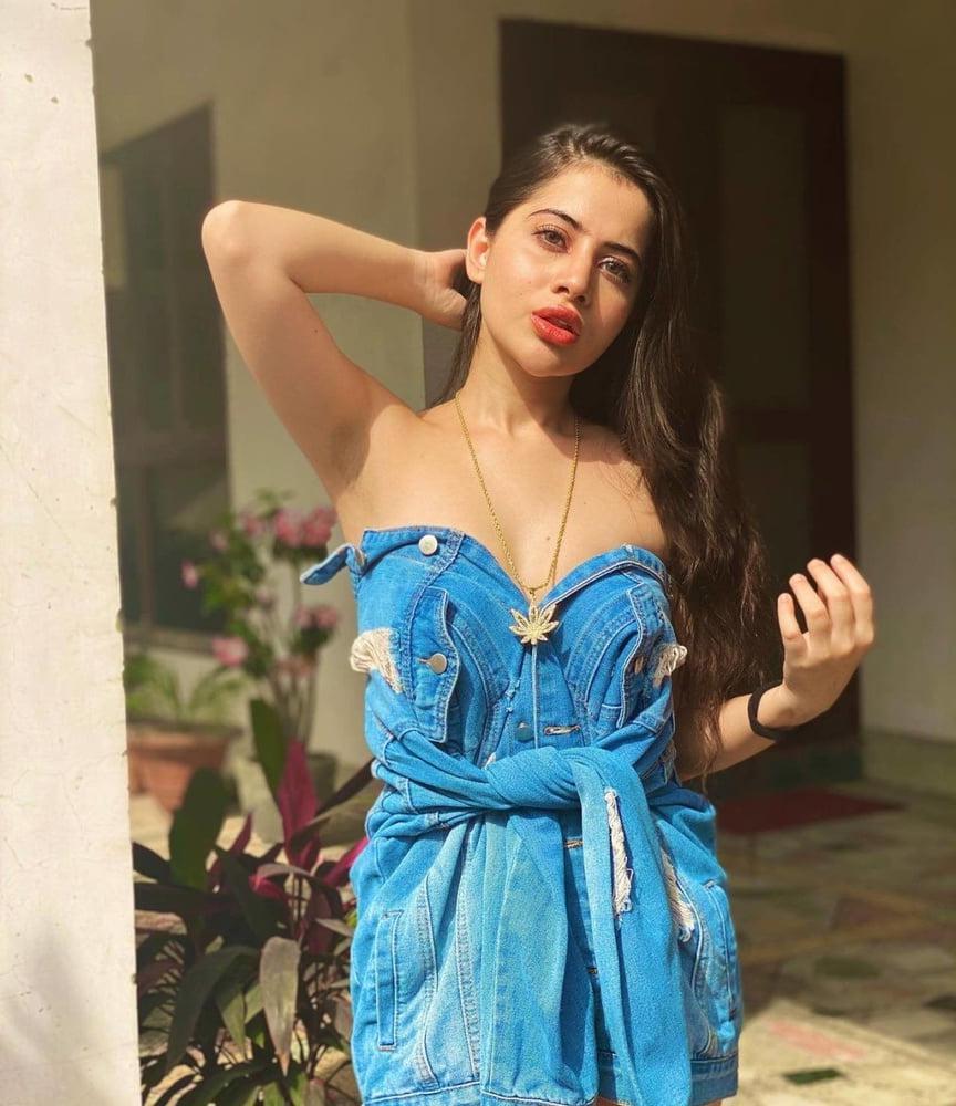 25P Delicious Desi Armpits